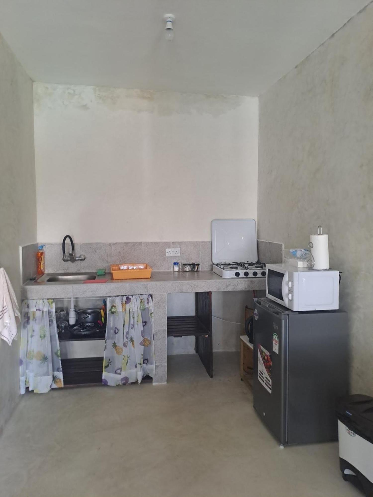 Kaleb'S Beachfront Serviced Studio Apartments Malindi Kültér fotó