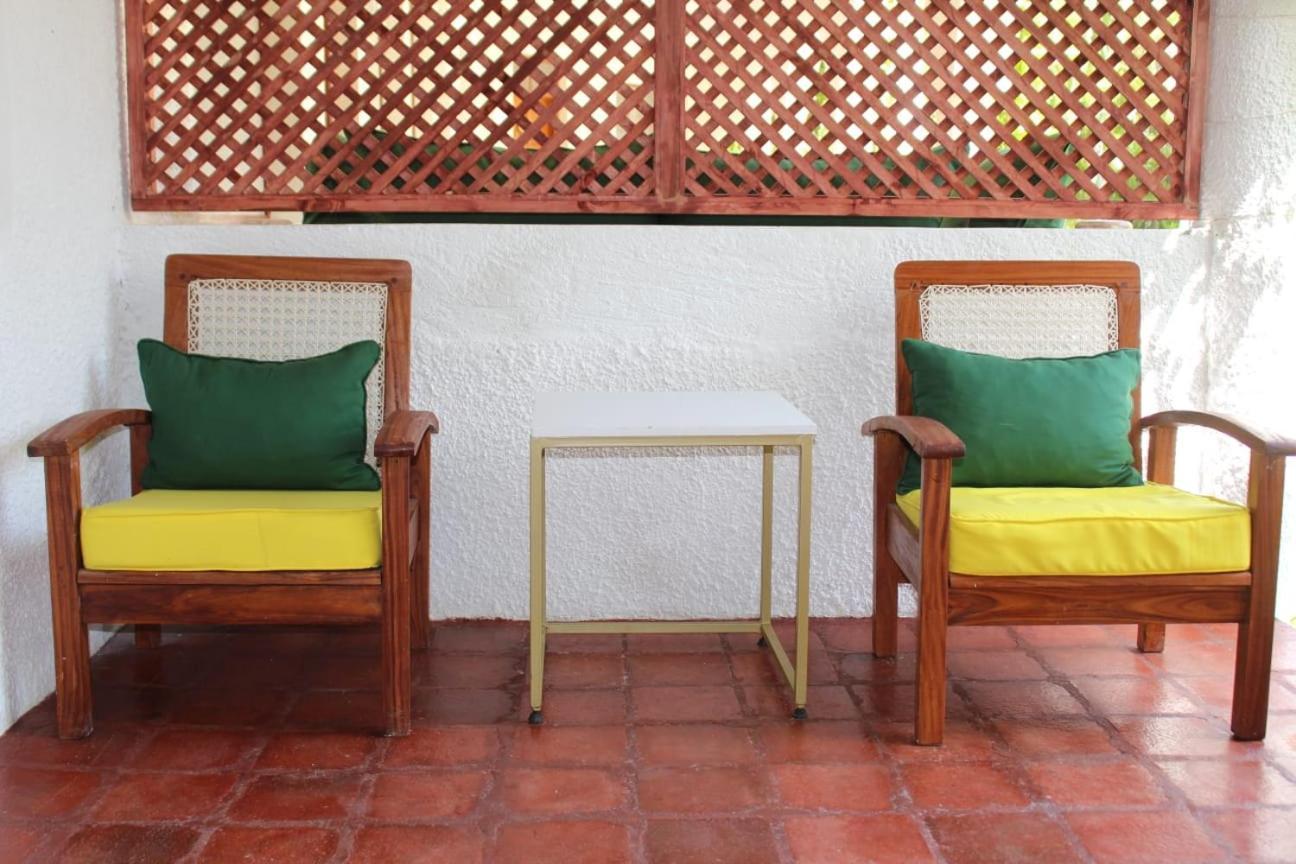 Kaleb'S Beachfront Serviced Studio Apartments Malindi Kültér fotó