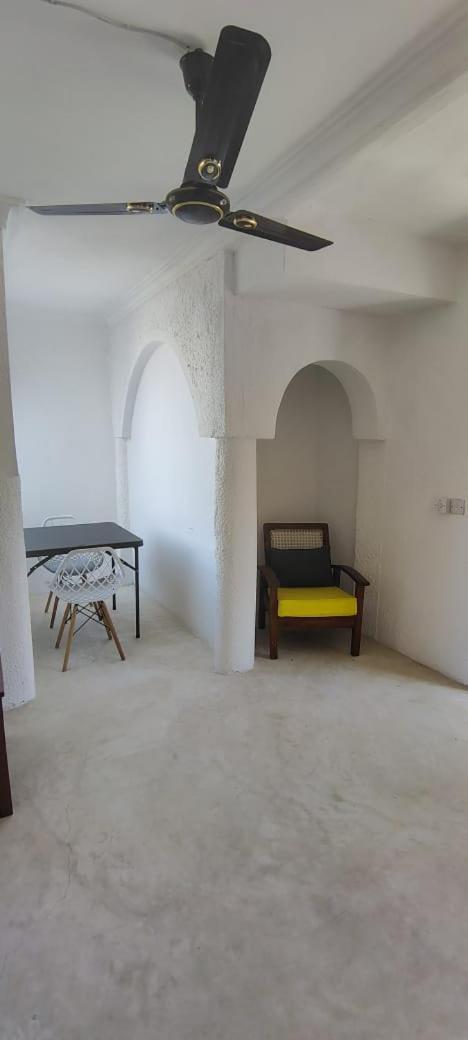 Kaleb'S Beachfront Serviced Studio Apartments Malindi Kültér fotó